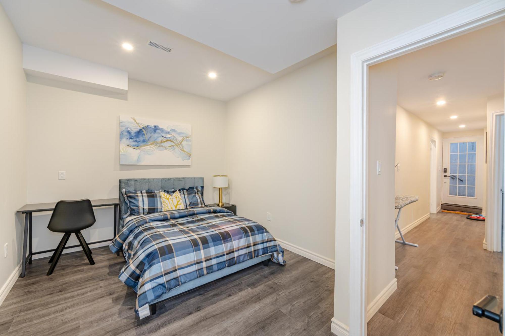 Private Basement Bedrooms In Oakville Bagian luar foto