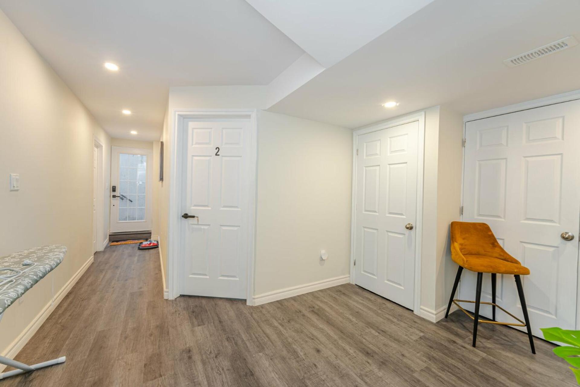 Private Basement Bedrooms In Oakville Bagian luar foto