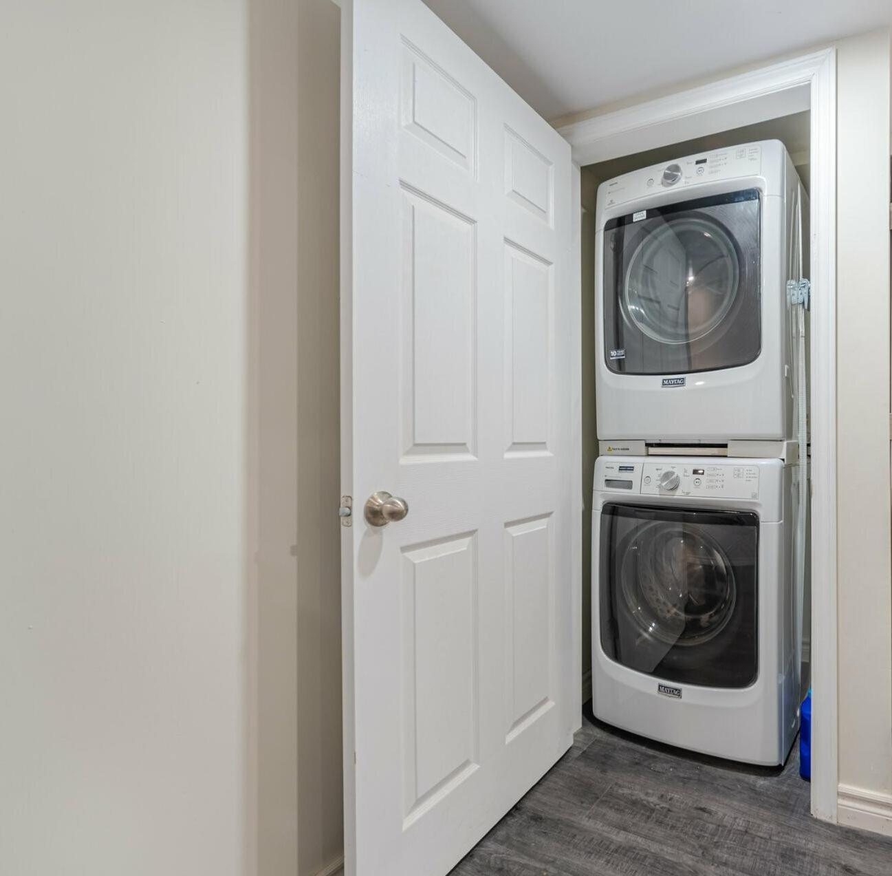 Private Basement Bedrooms In Oakville Bagian luar foto