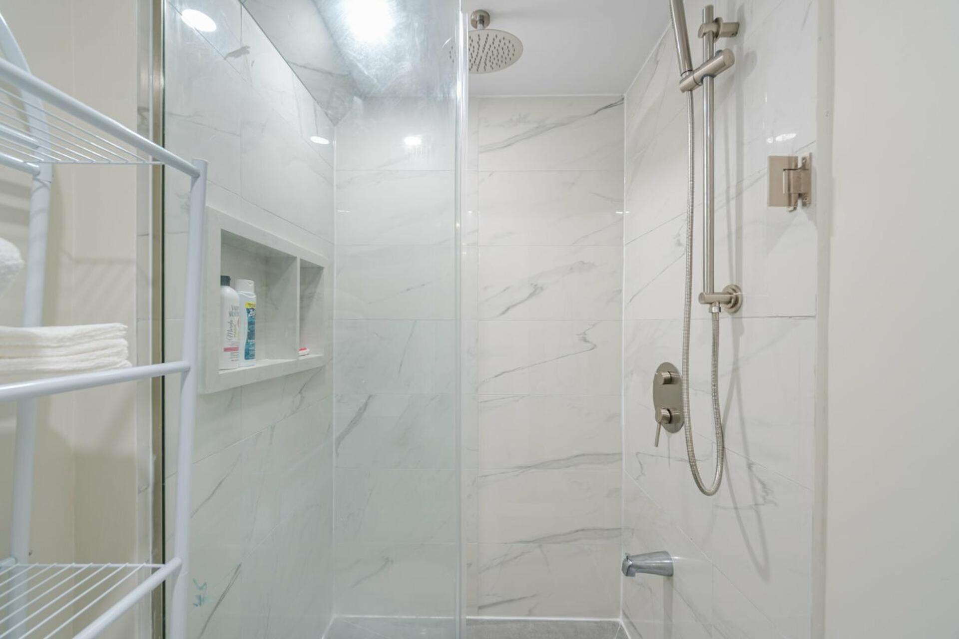 Private Basement Bedrooms In Oakville Bagian luar foto
